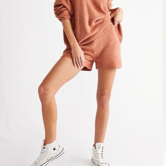 Free People Beach Malibu Solid Surf Lounge Shorts in Iceland Poppy Size Medium - Picture 1 of 9